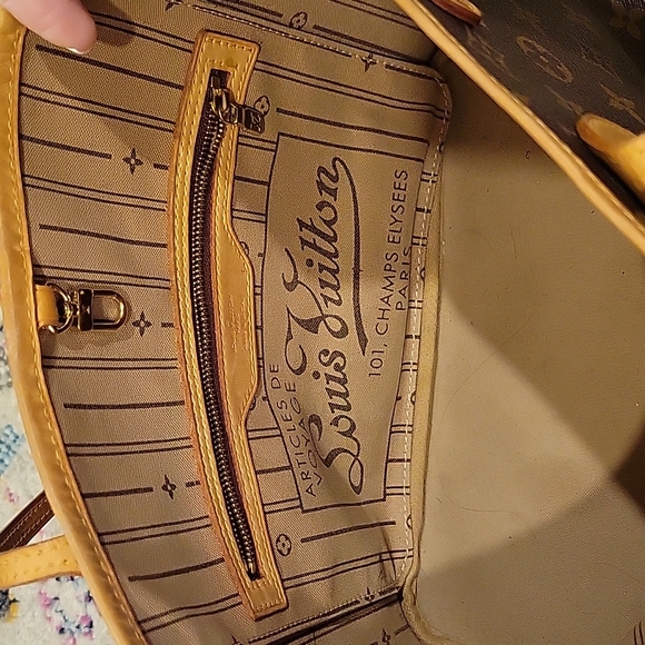 Louis Vuitton Monogram Neverfull PM - Picture 10 of 13